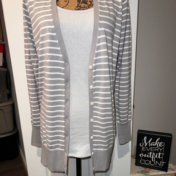 Cardigan - Picture 5 of 10